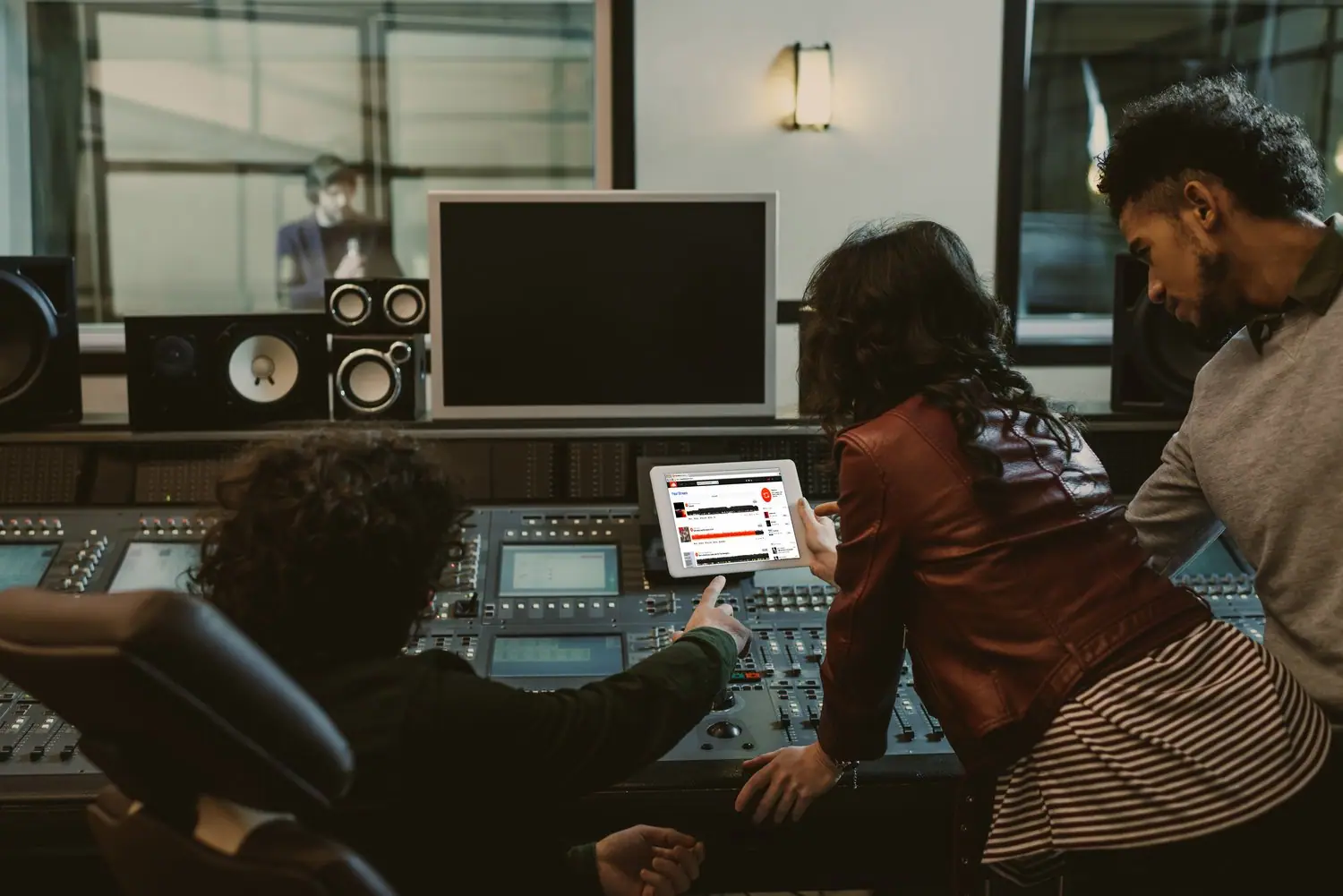 Systemy audio multi-room: jak stworzyć nagłośnienie w całym domu?
