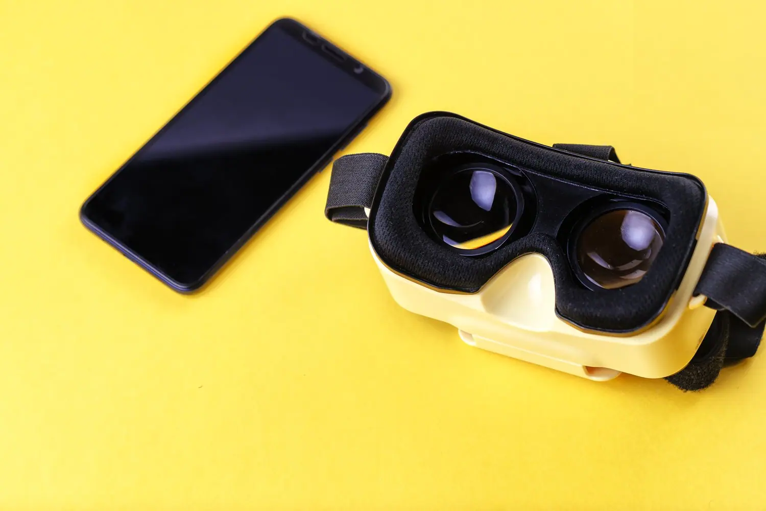 Gaming VR na smartfonie: niezbędne aplikacje i akcesoria