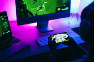 Mobilne gry MMO: optymalizacja wydajności i zarządzanie zasobami